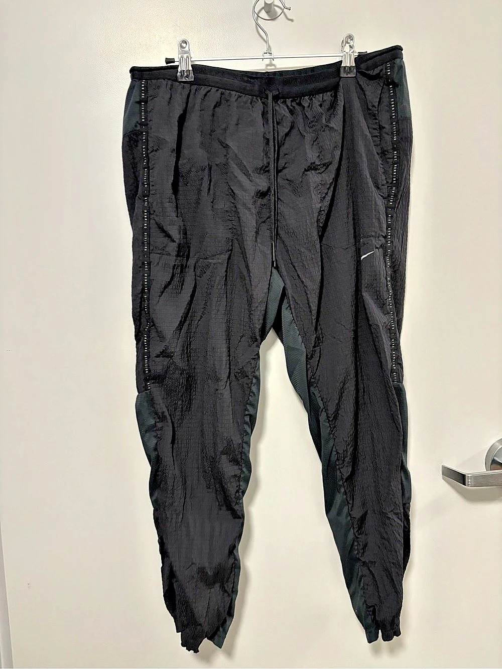 Nike Run Division Joggers in Black